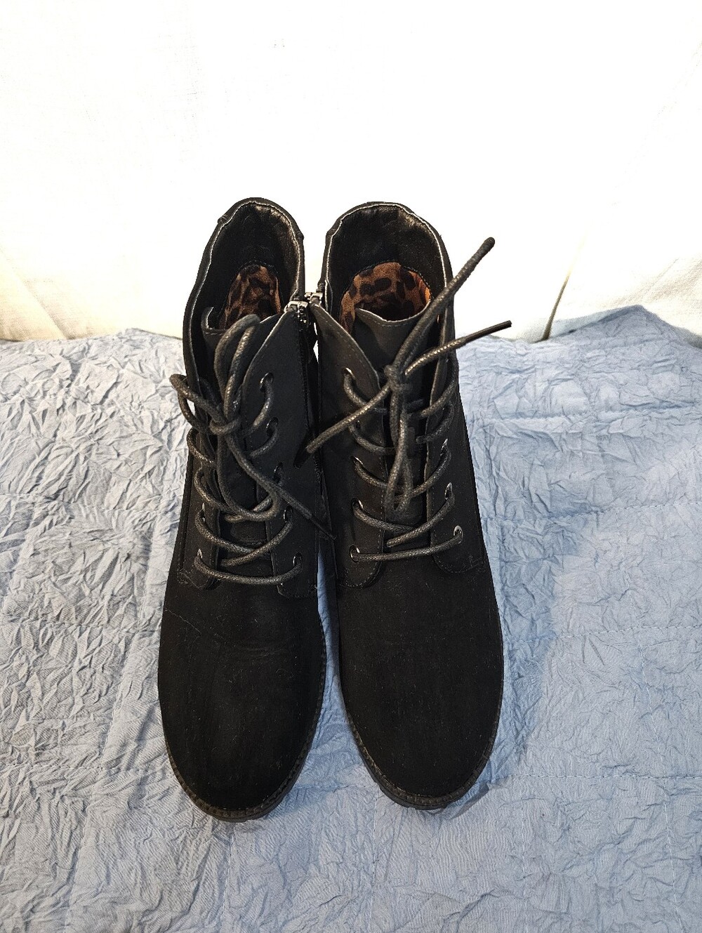 ID Required Sz 6 Black Lace-Up Ankle Boots